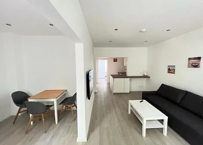 Zentrale Und Schoene Ferienwohnung II